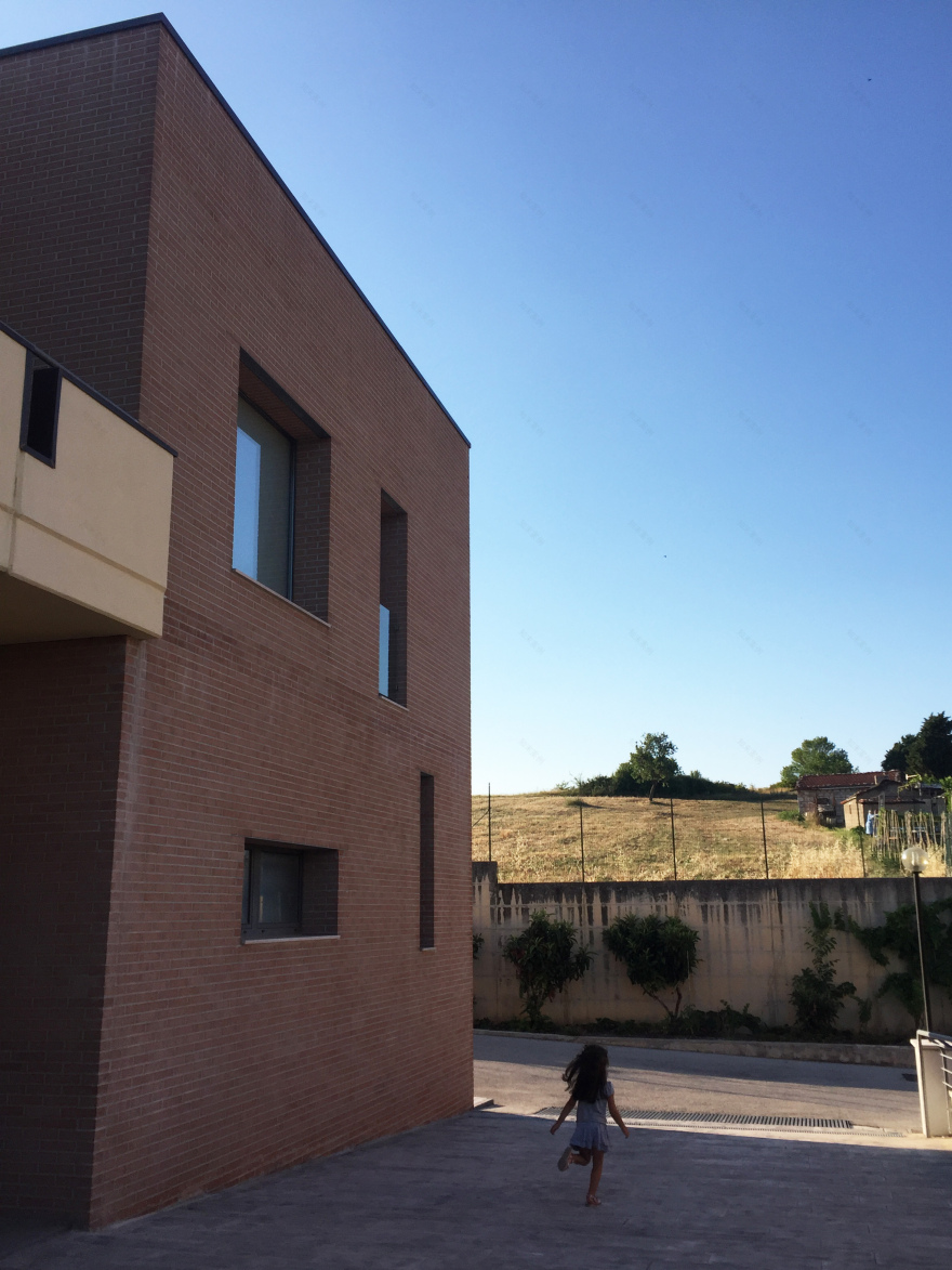 Campobasso 酒店扩建,现代风格融入乡村美景-6