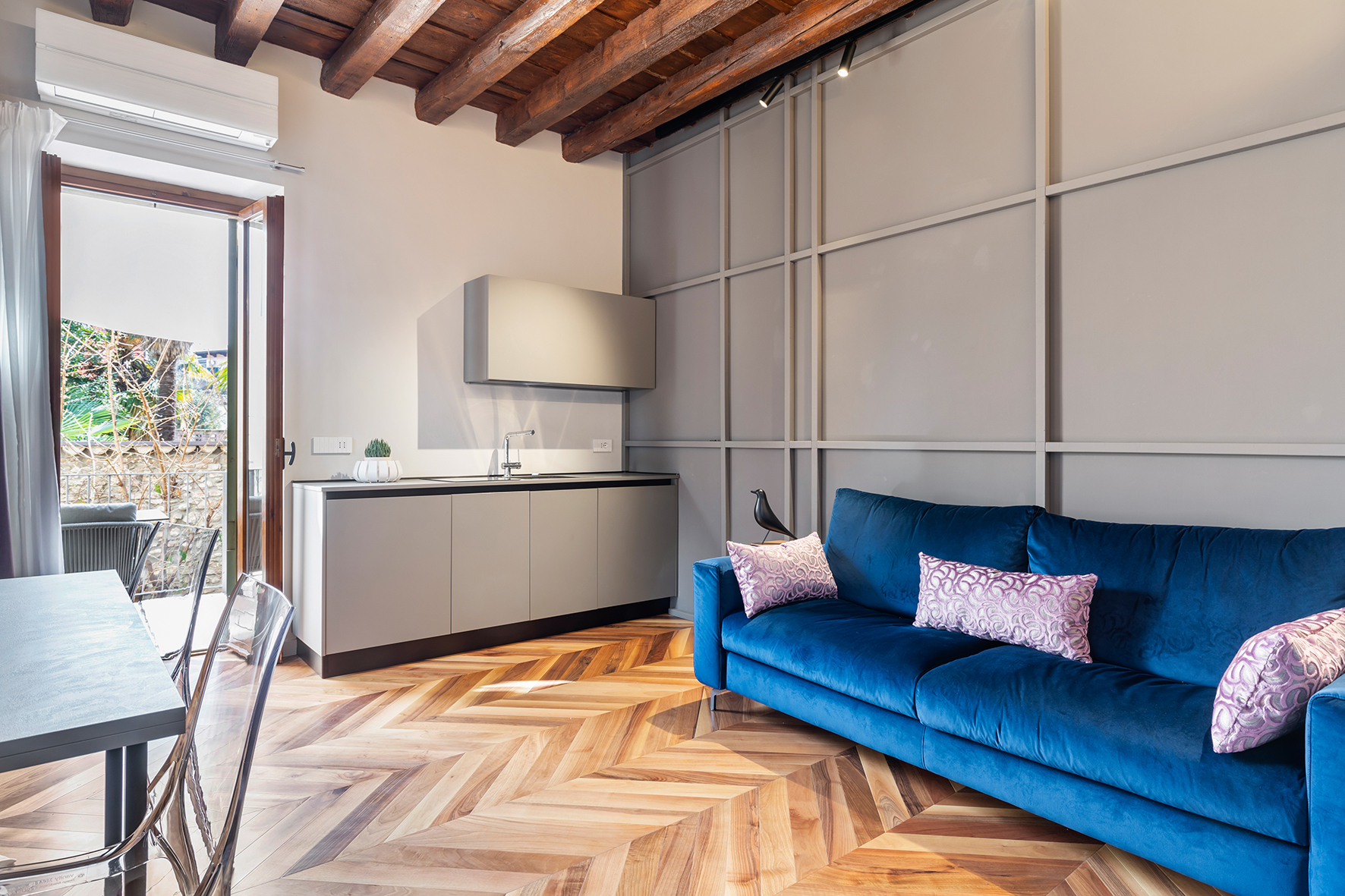 文艺复兴时期历史建筑中的独特现代公寓-6