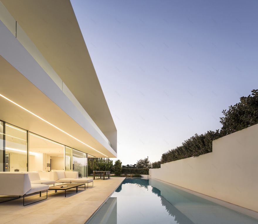 地中海风情别墅设计,融入自然与空间的无限延展-6