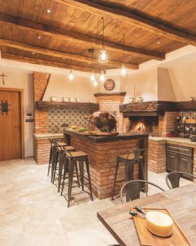 Željko De Carina丨快餐店丨open fireplaces and pizza oven