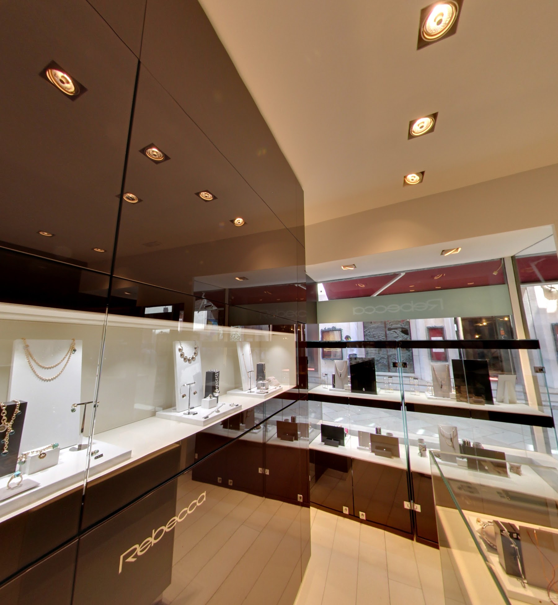 威尼斯 Rebecca 商店 | 简约优雅的室内设计-2