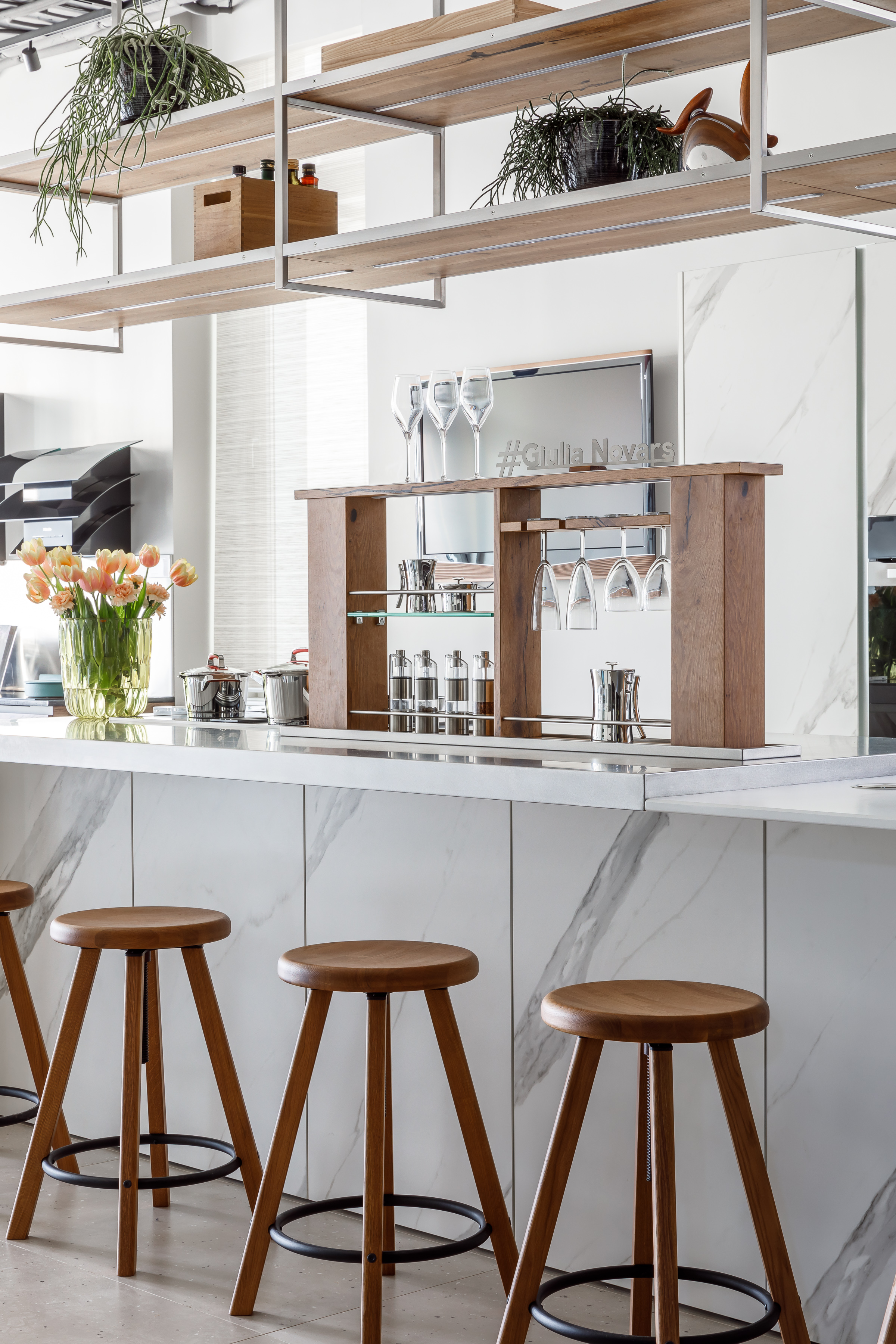 朱莉娅·诺瓦尔斯和米尔-7