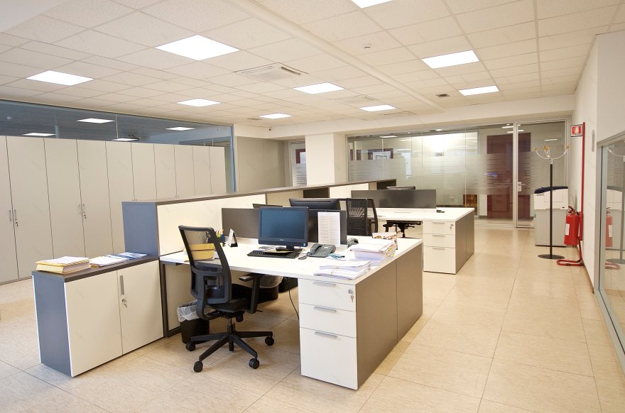 CETOC 办公室 · 绿色与红色的活力空间-8