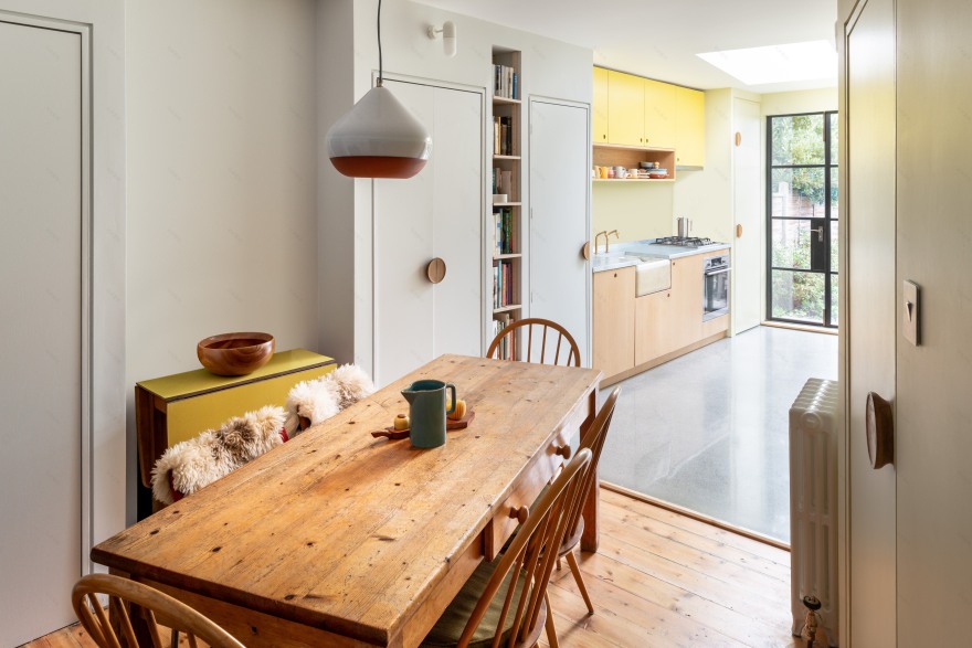 Janus House | 创意十足的圆形与方形窗户设计-2