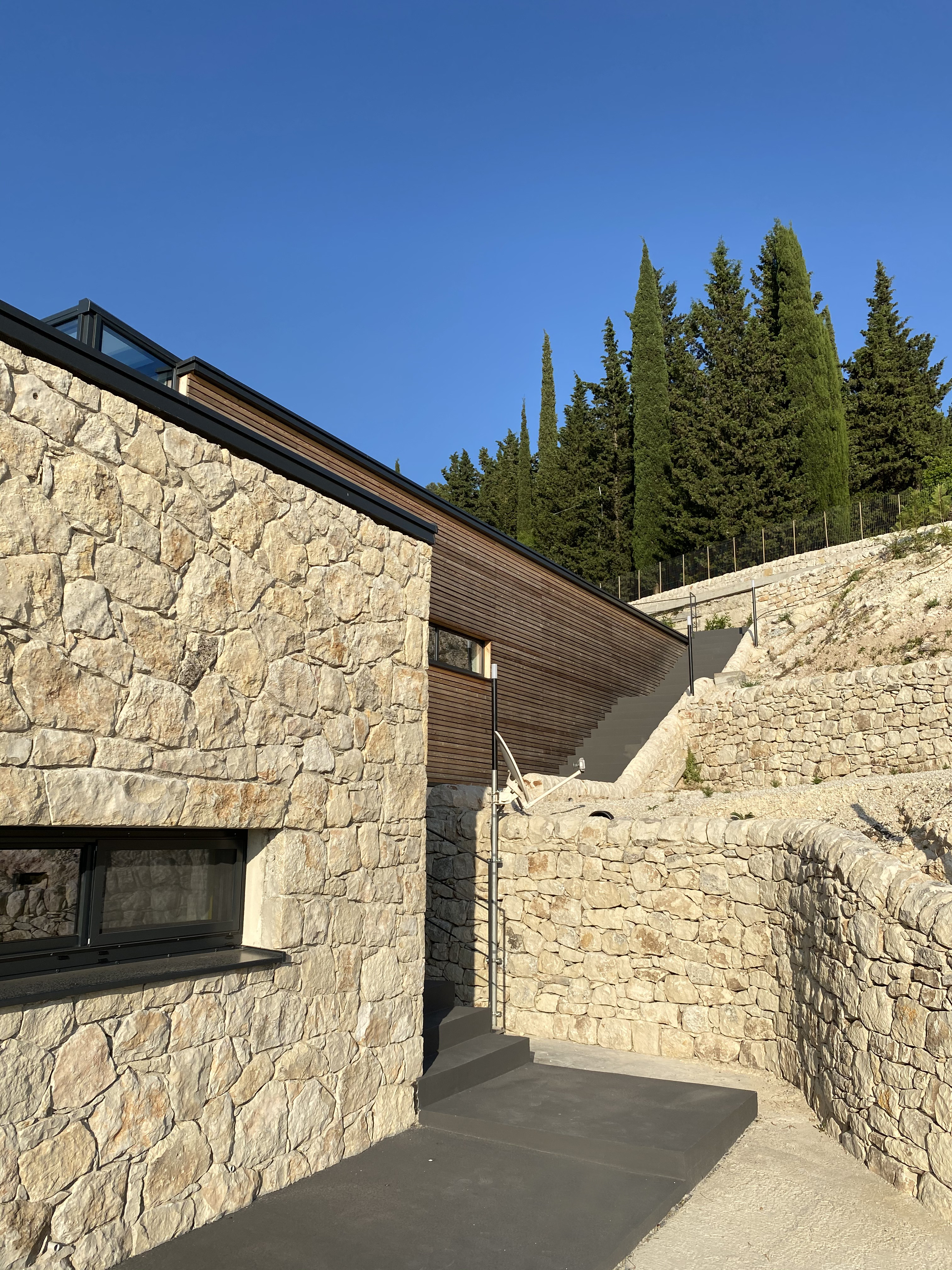 绿意盎然的自然之家——意大利 Villa Luz 别墅设计-4