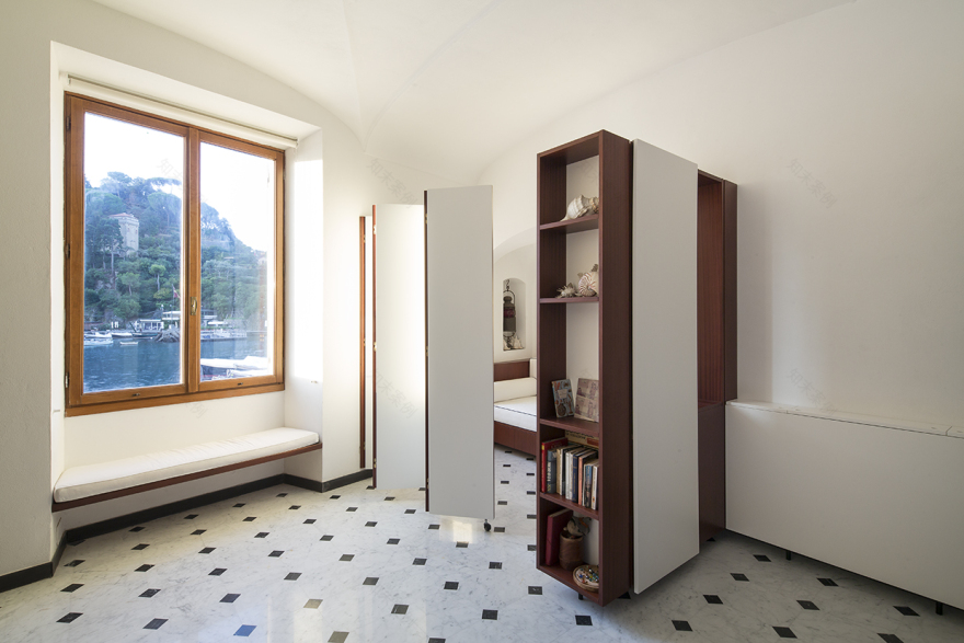 意大利公寓 Casa GAS 以木质隐匿面板打造多功能空间-2