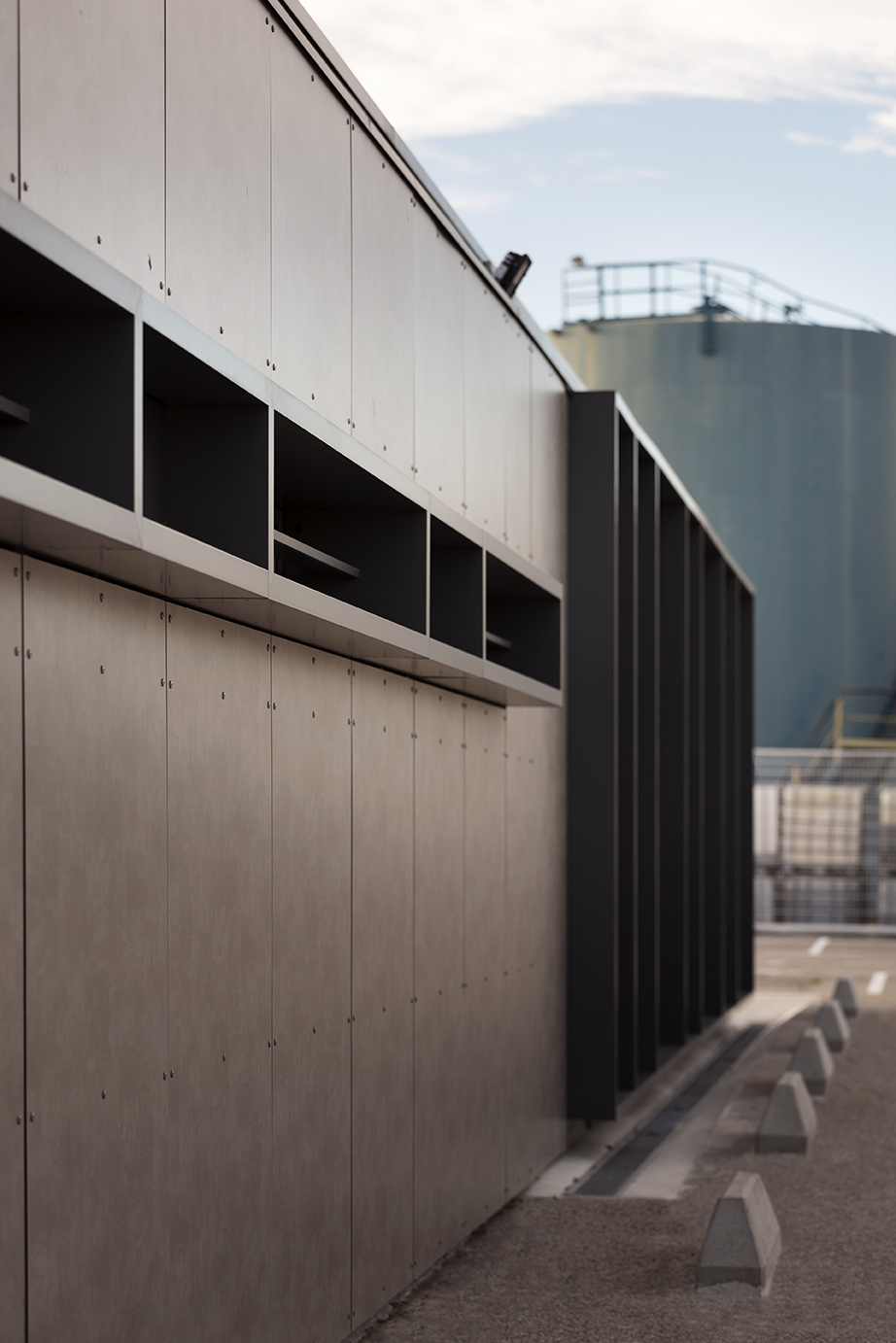 马赛海关港大楼改造 | 结构简约、环保节能-2