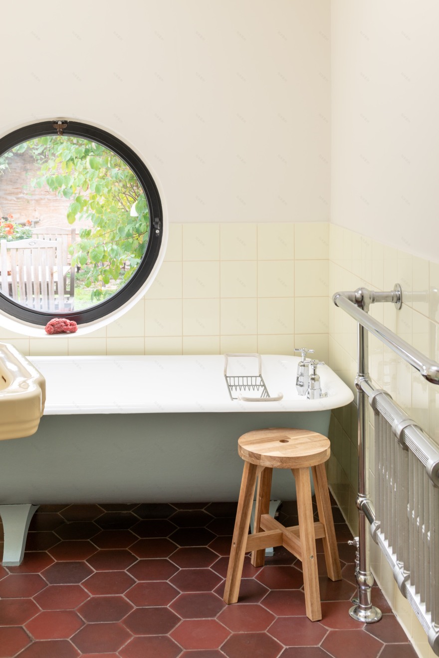 Janus House | 创意十足的圆形与方形窗户设计-16