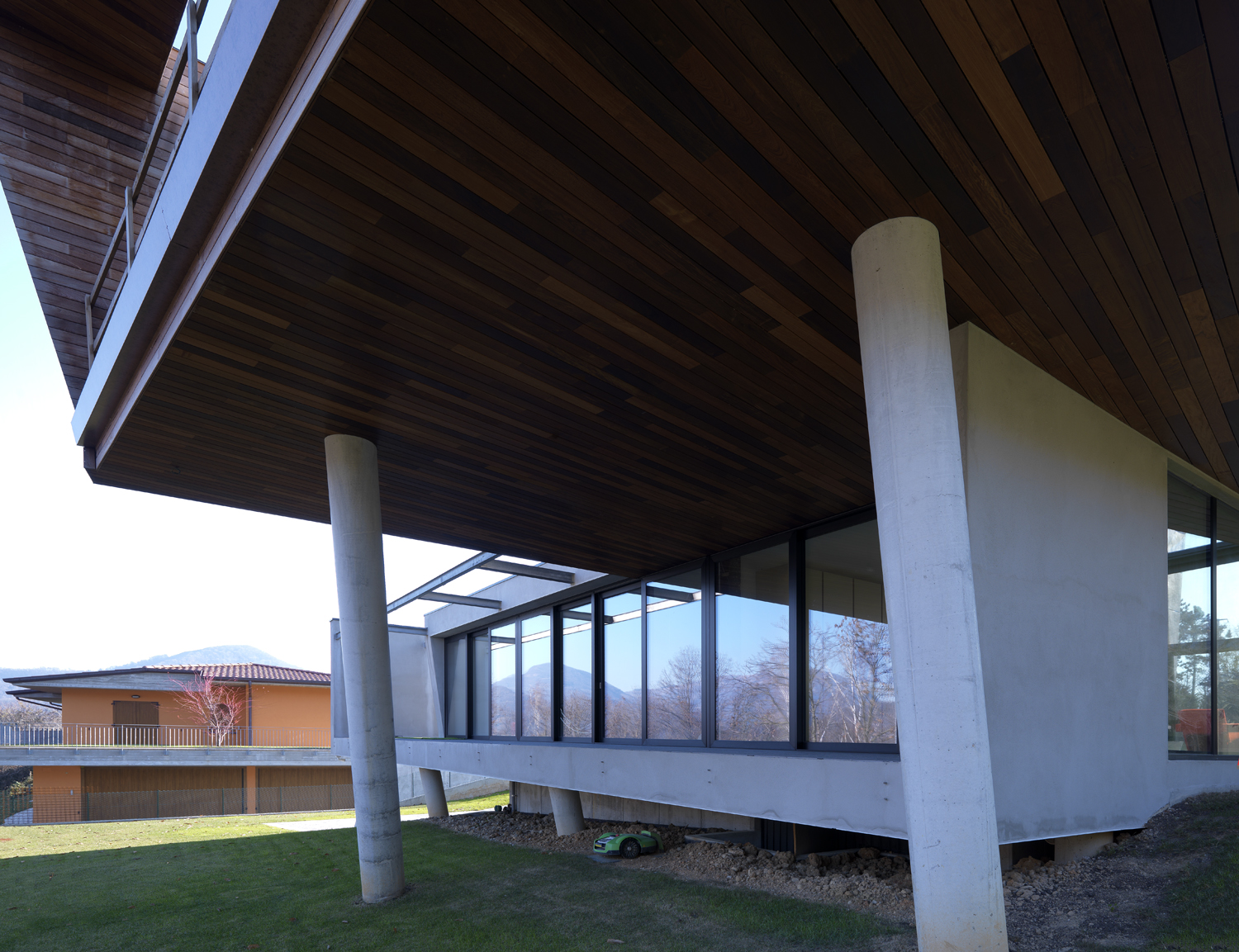 悬浮森林中的透明别墅-19