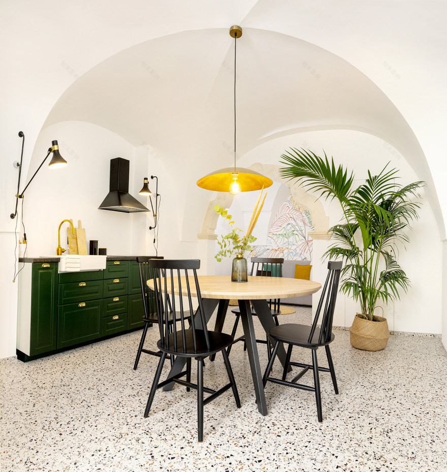 意大利风情传统公寓翻新,铁艺与石材的精致融合-0