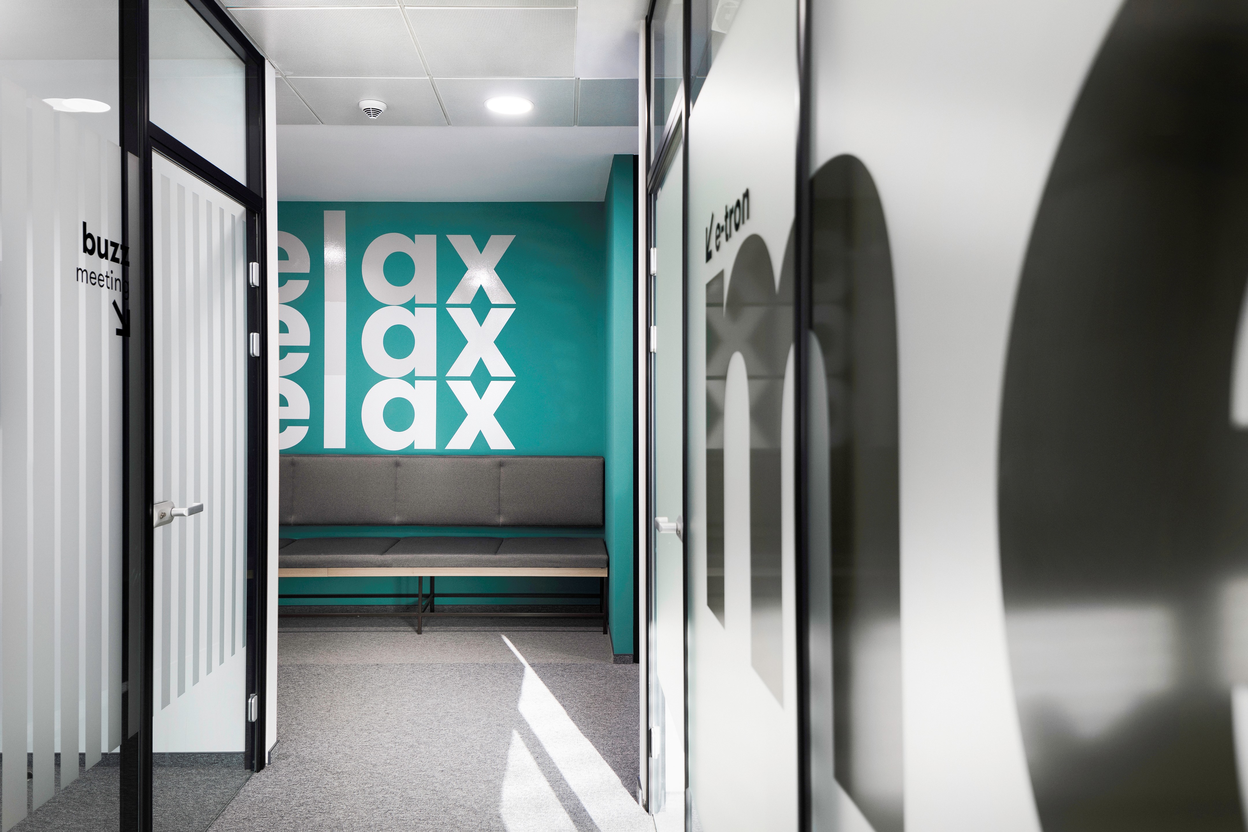 保时捷 Bulgaria 办公室 - 透明环保的现代工作环境-11