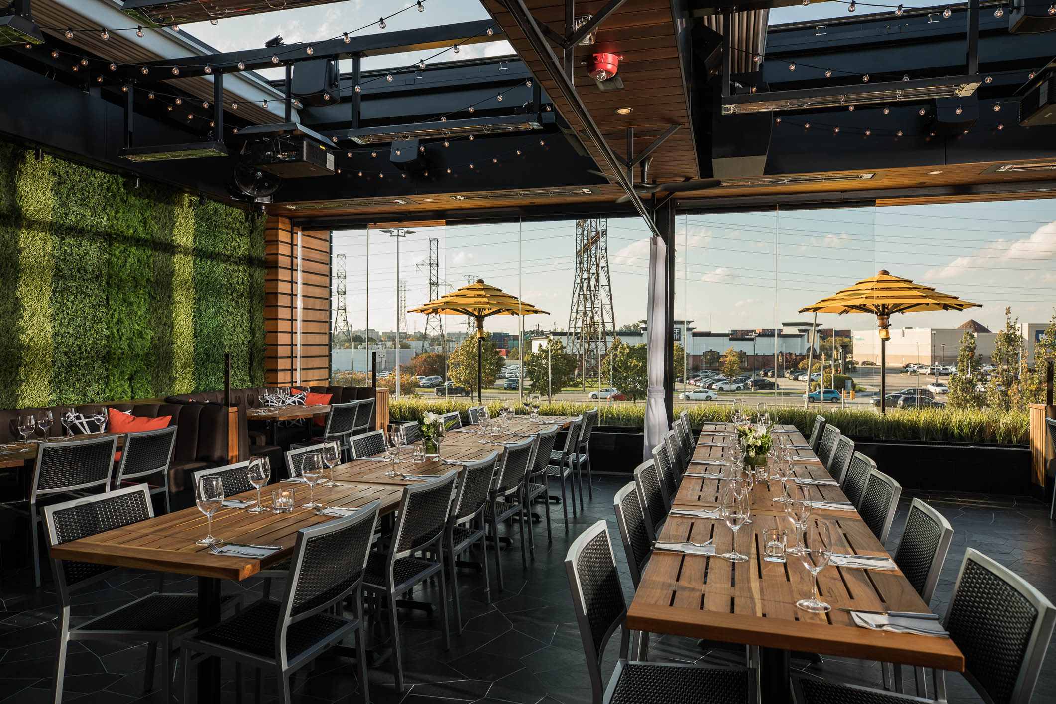 Cactus Club Cafe 旗舰店 | 温哥华设计团队打造的双层西餐厅-6