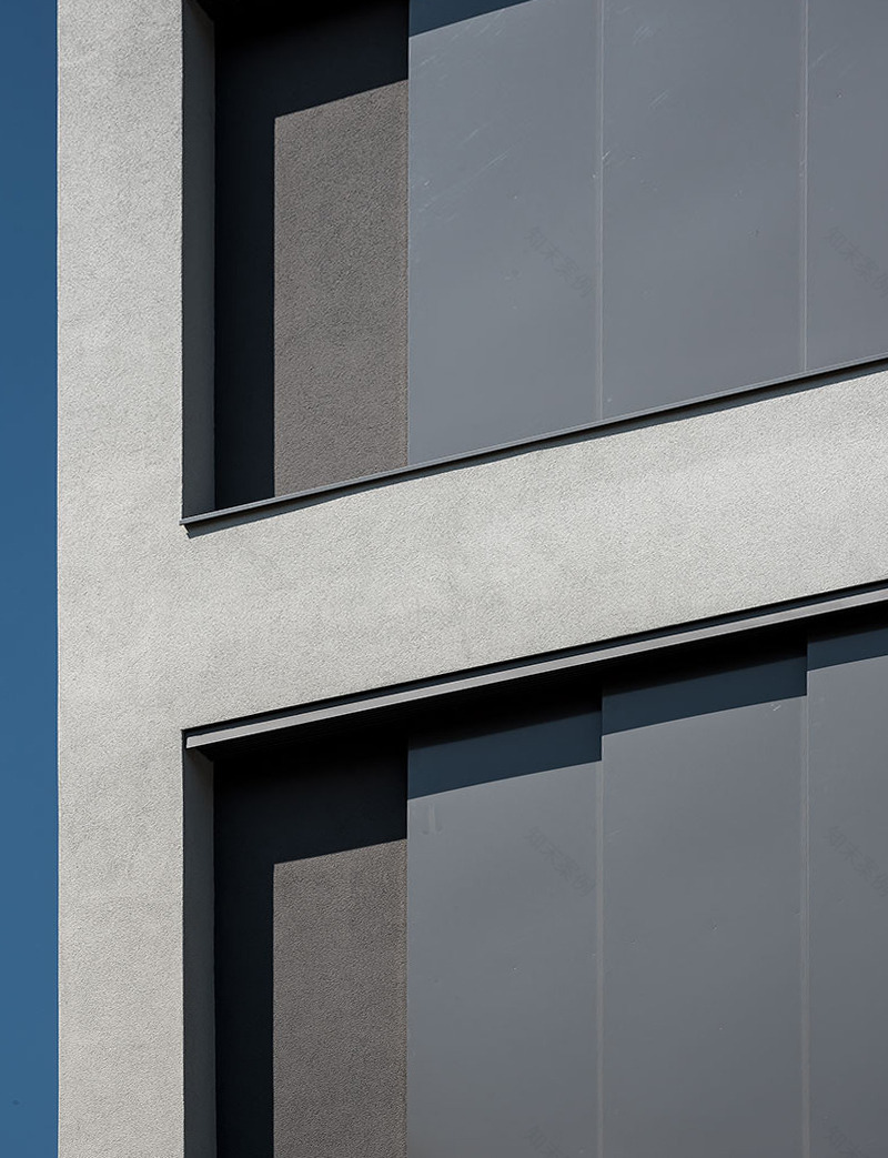 瑞士卢加诺湖畔别墅改建,金属质感与优雅湖景的完美融合-4