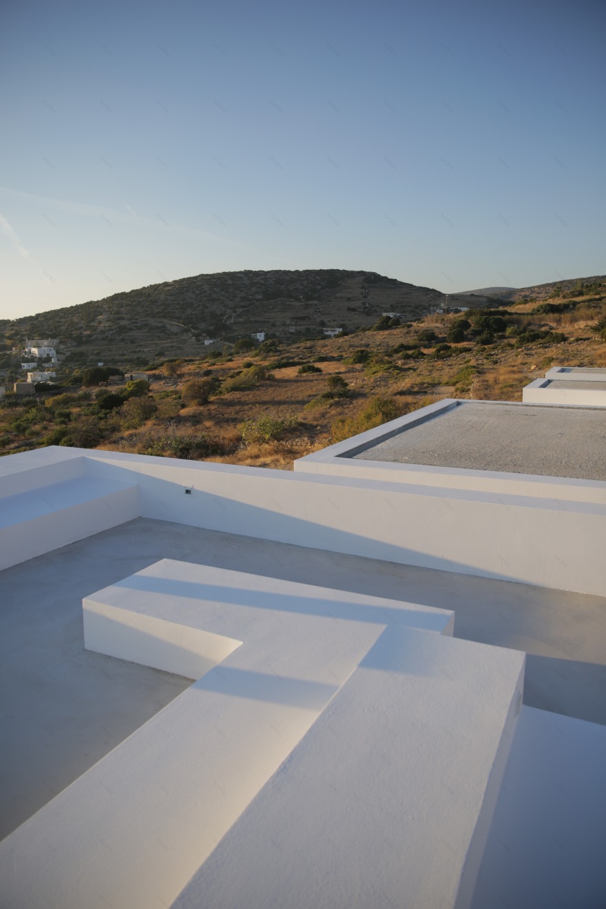 "帕罗斯岛上的现代简约别墅"-13