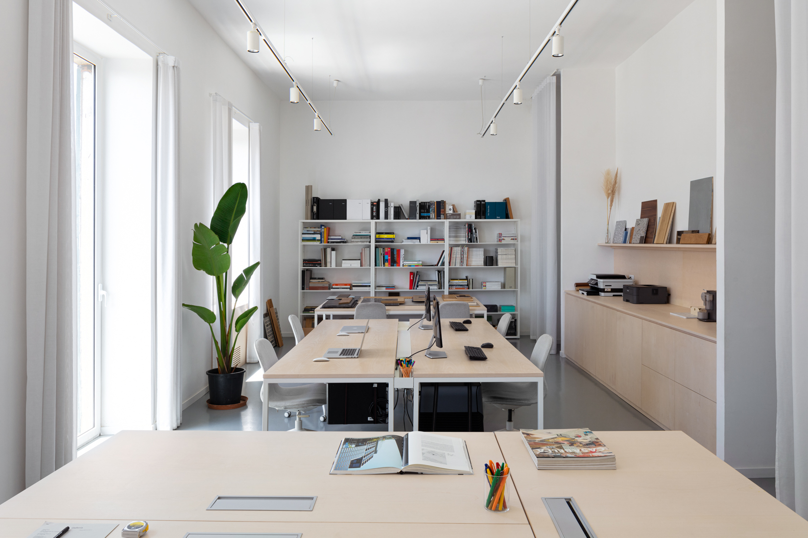 明亮开放的现代办公空间丨意大利那不勒斯丨FADD 建筑师工作室-1