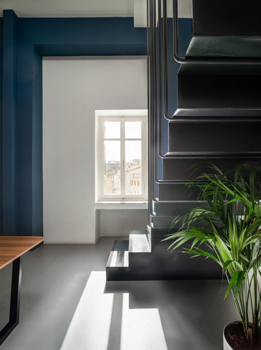 金色双层办公空间,展现灵动与协作之美-12