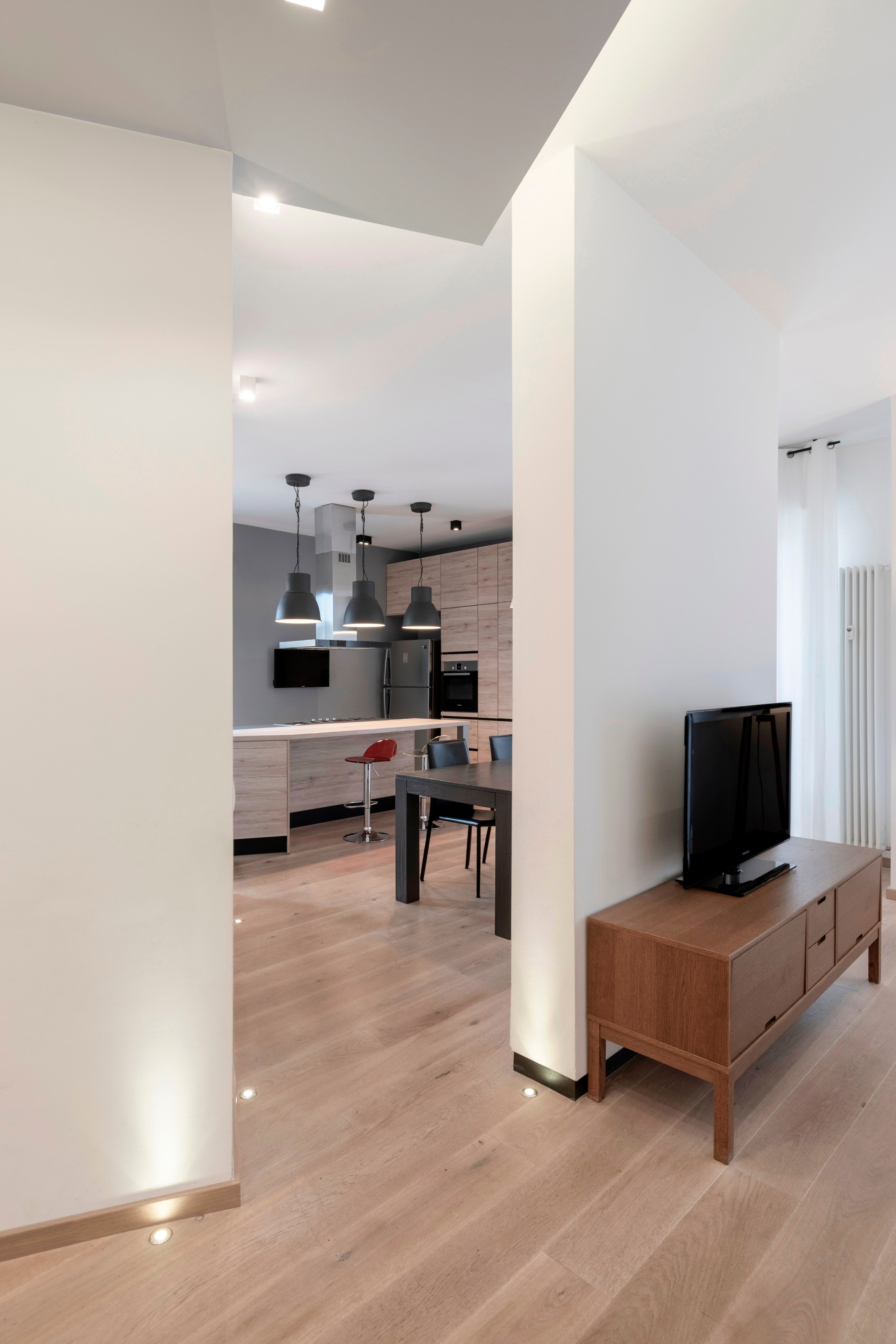 Modena 之家 | 温馨木质 IP 公寓，家庭共享的现代空间-1