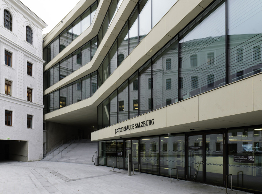 奥地利萨尔茨堡法院翻新,生态环保与历史遗产完美融合-0