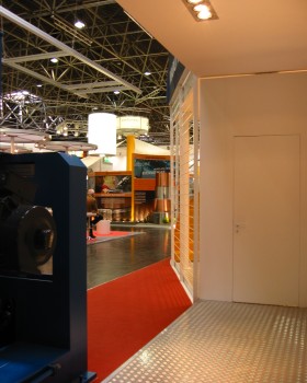 2006 年德国杜塞尔多夫国际线缆及金属线材工业展览会上，Mario Frigerio Spa 的展台设计