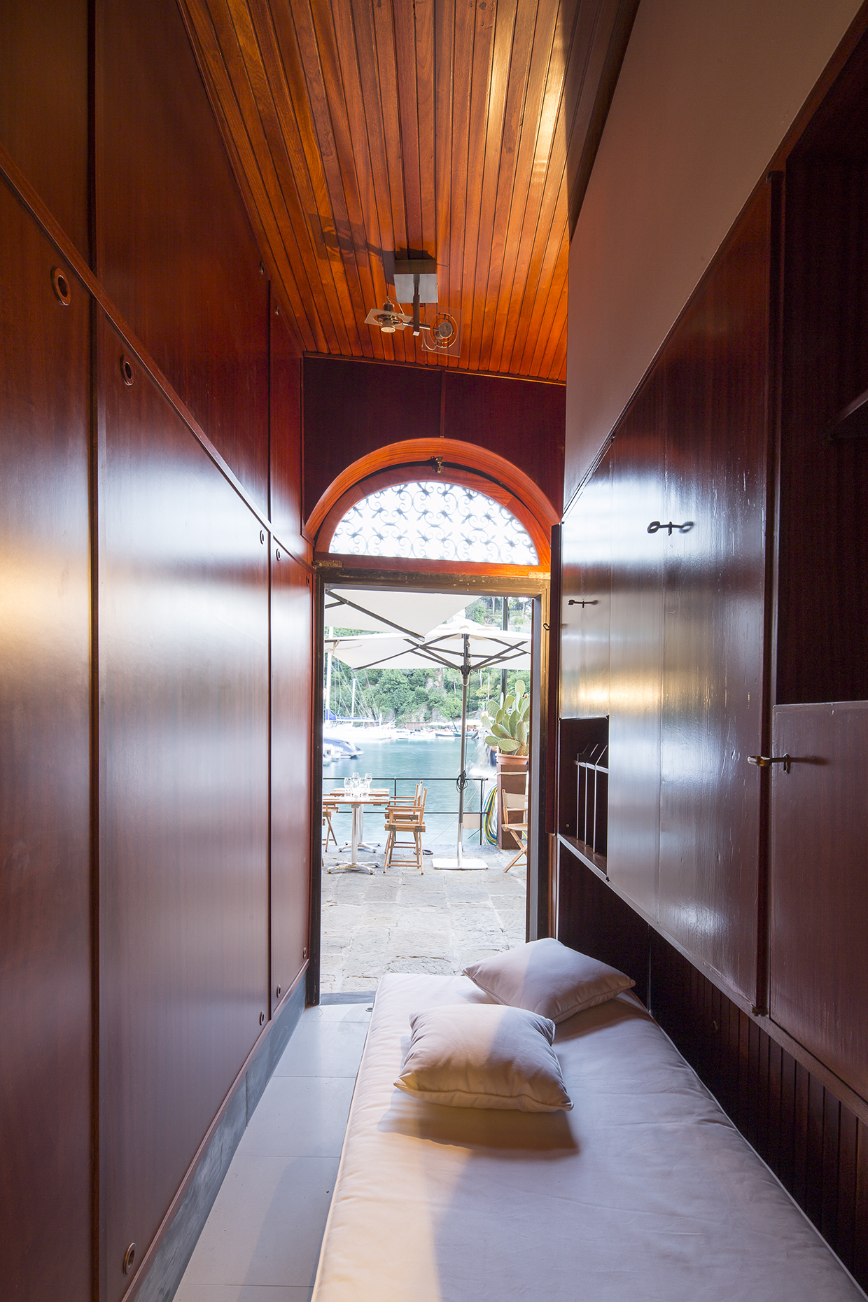 意大利公寓 Casa GAS 以木质隐匿面板打造多功能空间-8