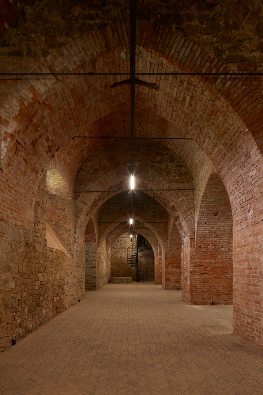 捷克新哥特式城堡现代演绎,Červený zámek 城堡重生-37