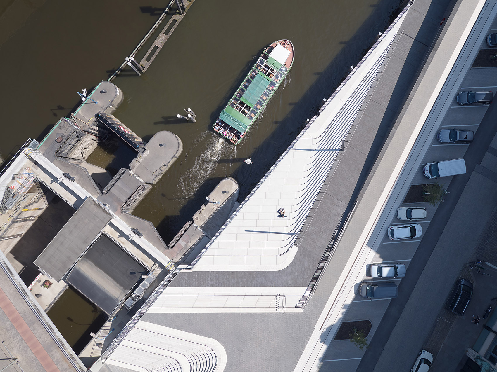 汉堡Niederhafen河滨走廊，德国/重建防洪堤坝，连接城市空间-43