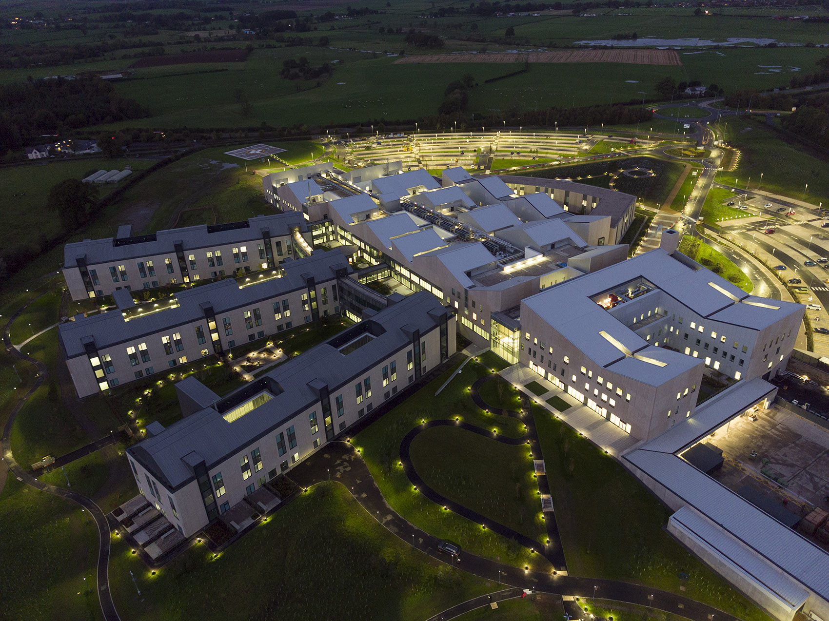 邓弗里斯和加勒维皇家医院，苏格兰/在激励性空间和花园中构建一个充满活力的治疗环境-60