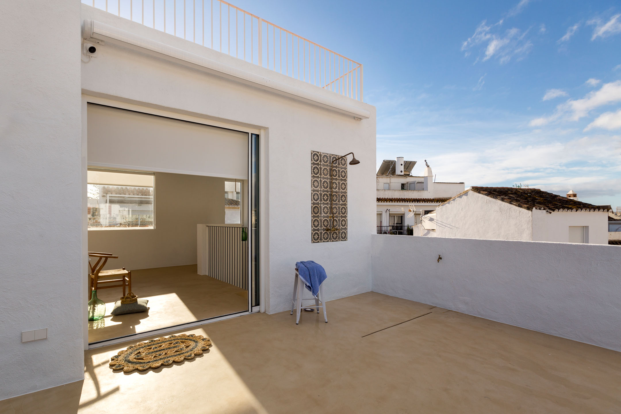 传统与当代共融的西班牙别墅设计-3