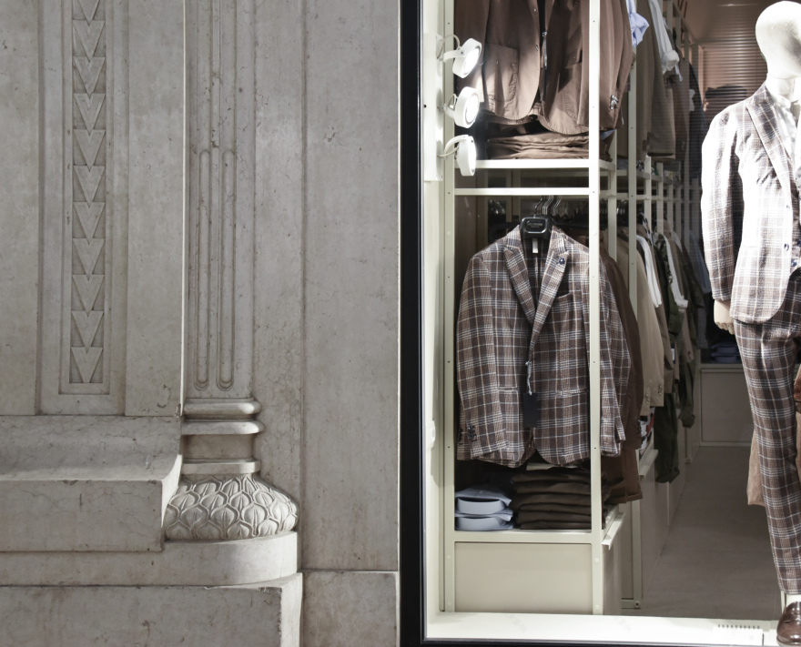 意大利珠宝店变男性时装店,极简设计打造悬浮空间-11