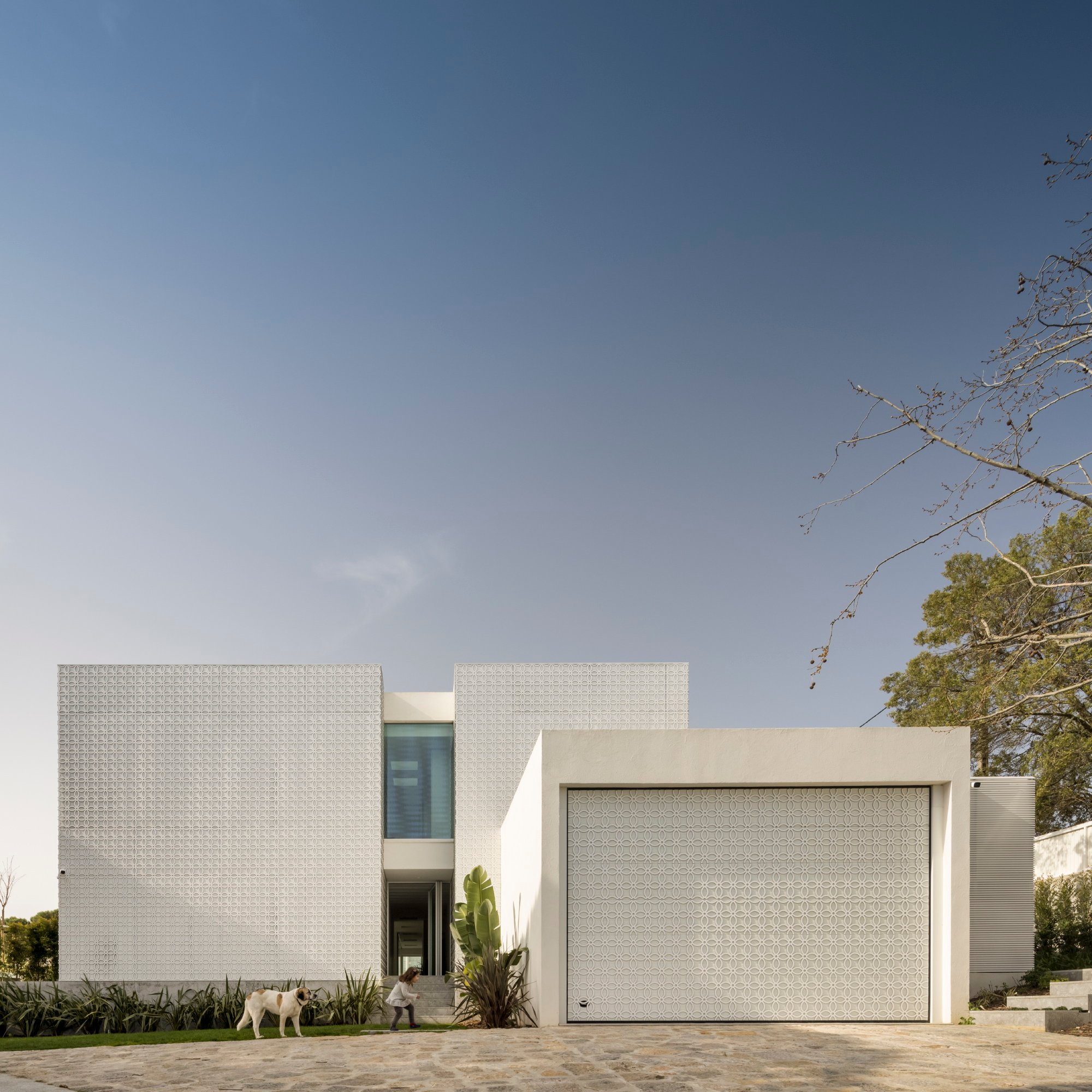 葡萄牙 Estoril RM House 现代别墅设计丨João Tiago Aguiar,arquitectos-0