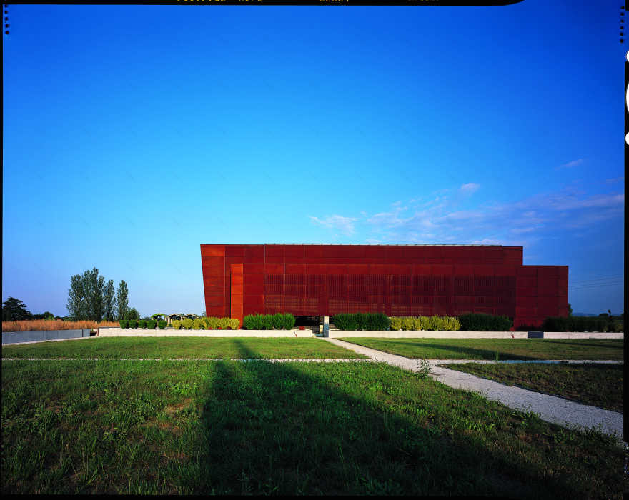 沉浸于寂静的墓葬空间-0