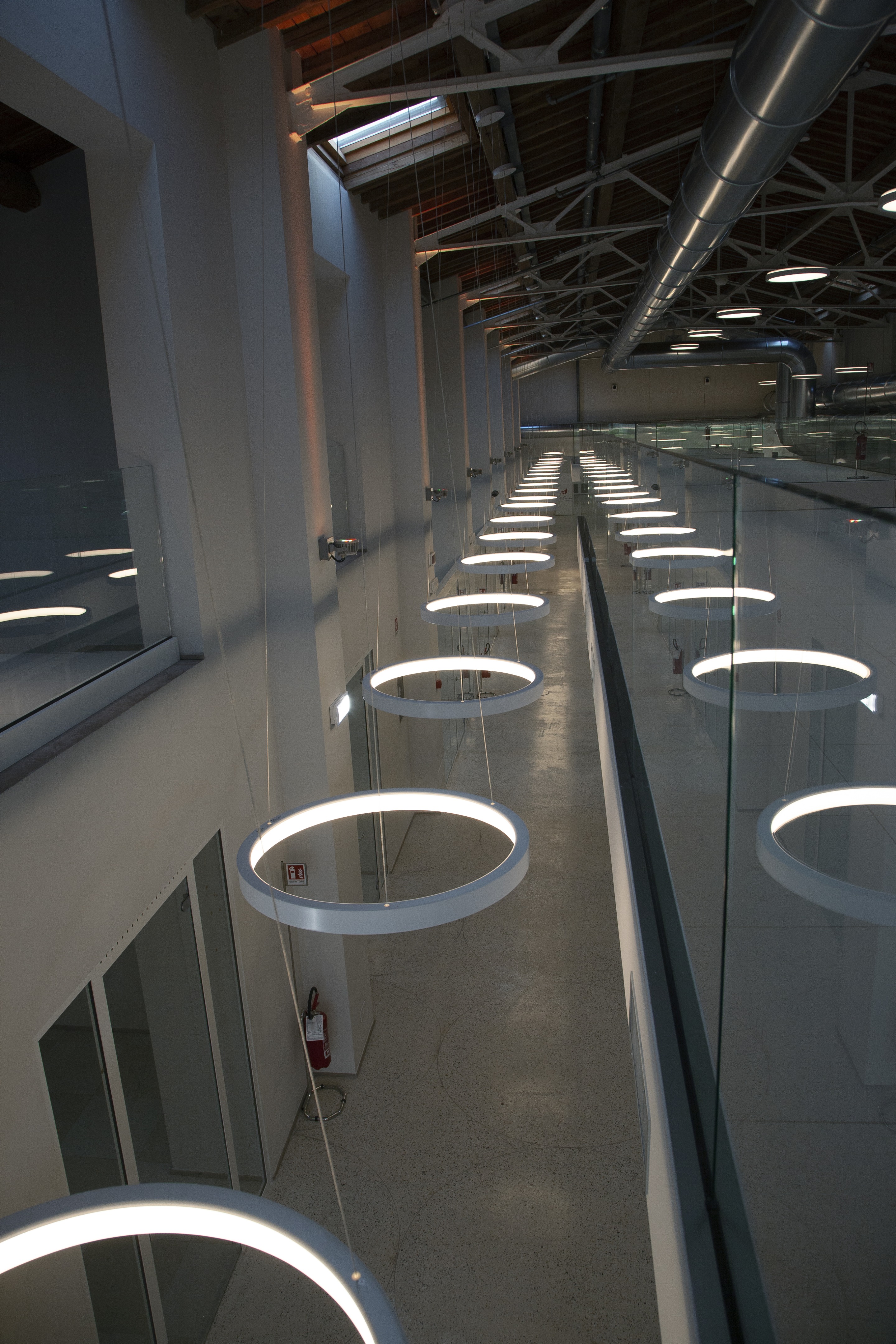 光影游戏打造非凡照明设计——马丁尼利·卢切购物中心-5