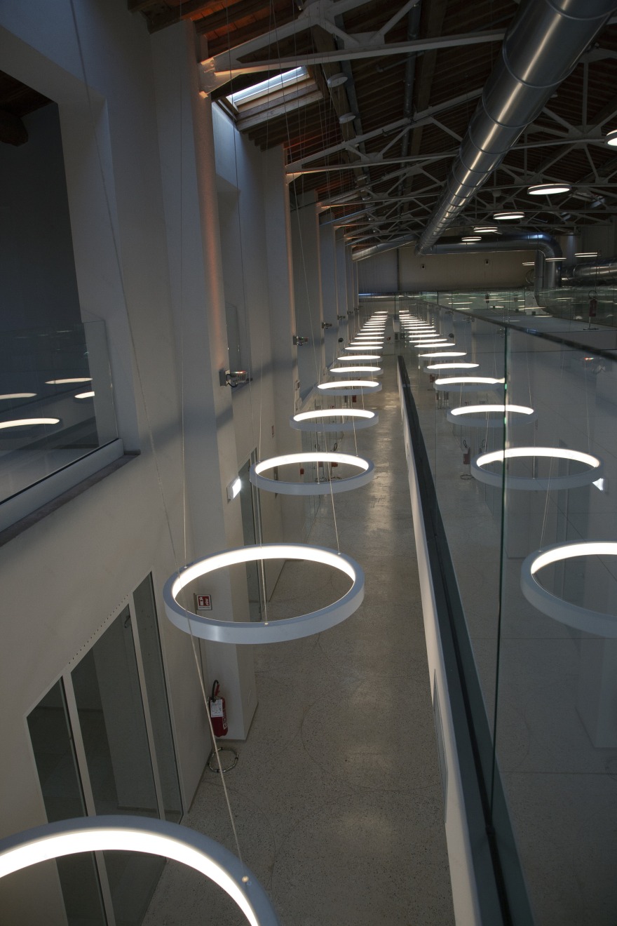 光影游戏打造非凡照明设计——马丁尼利·卢切购物中心-5