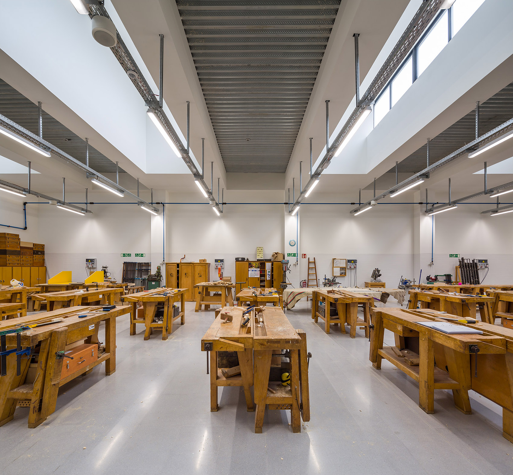 Salesianos Pamplona工艺学校，西班牙/体块与空地交错形成丰富空间体验-38