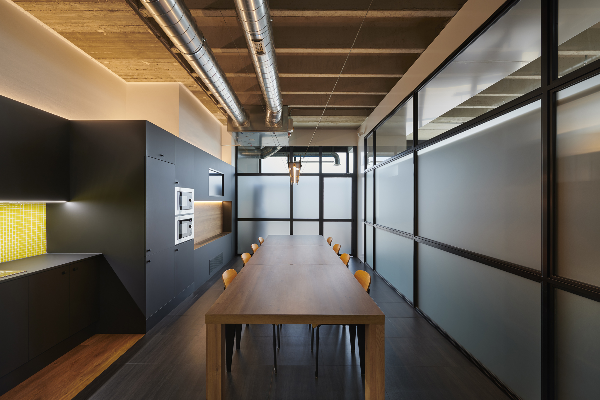 工业风办公室设计 | 金属、植物与木头的和谐-13