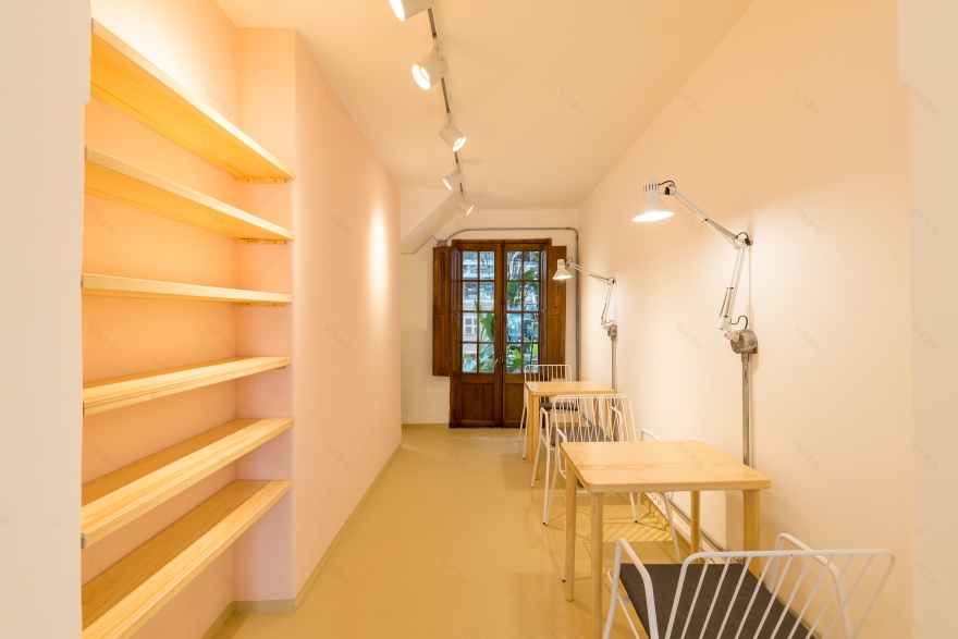 历史风貌中的现代发廊设计-14