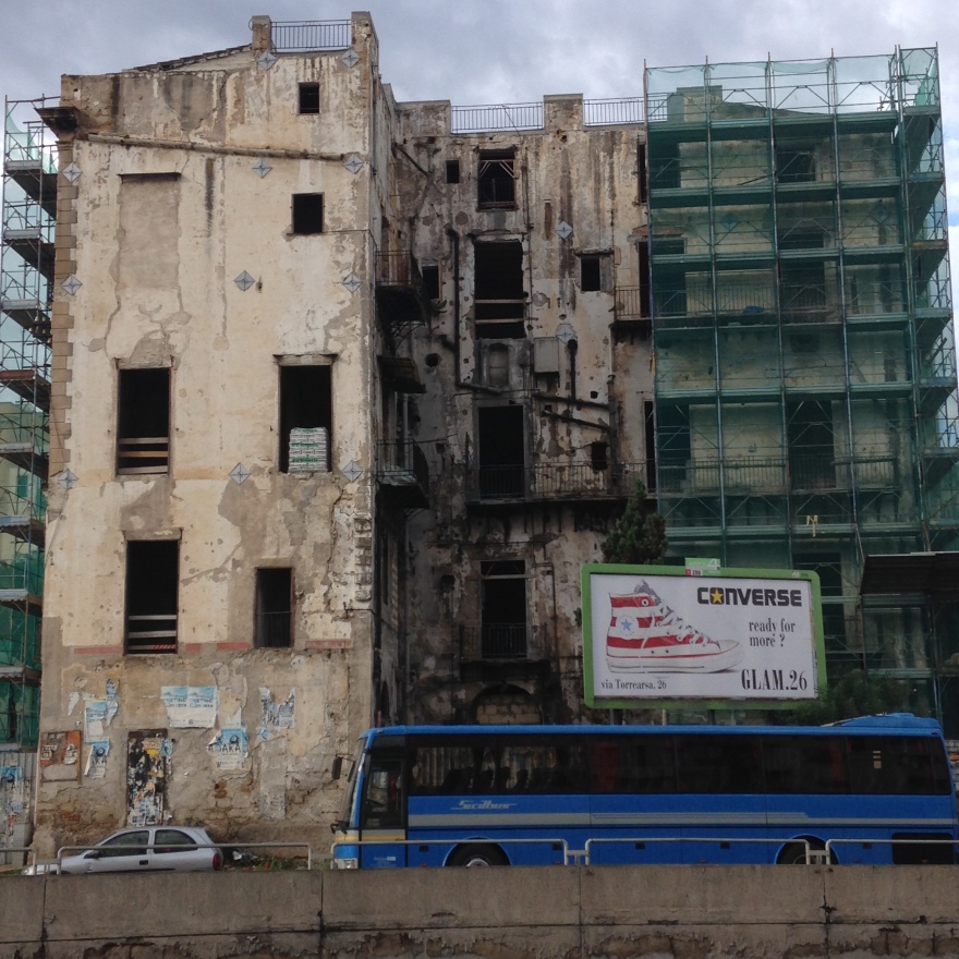 历史与现代交融的“第十三受害者广场”建筑改造-36