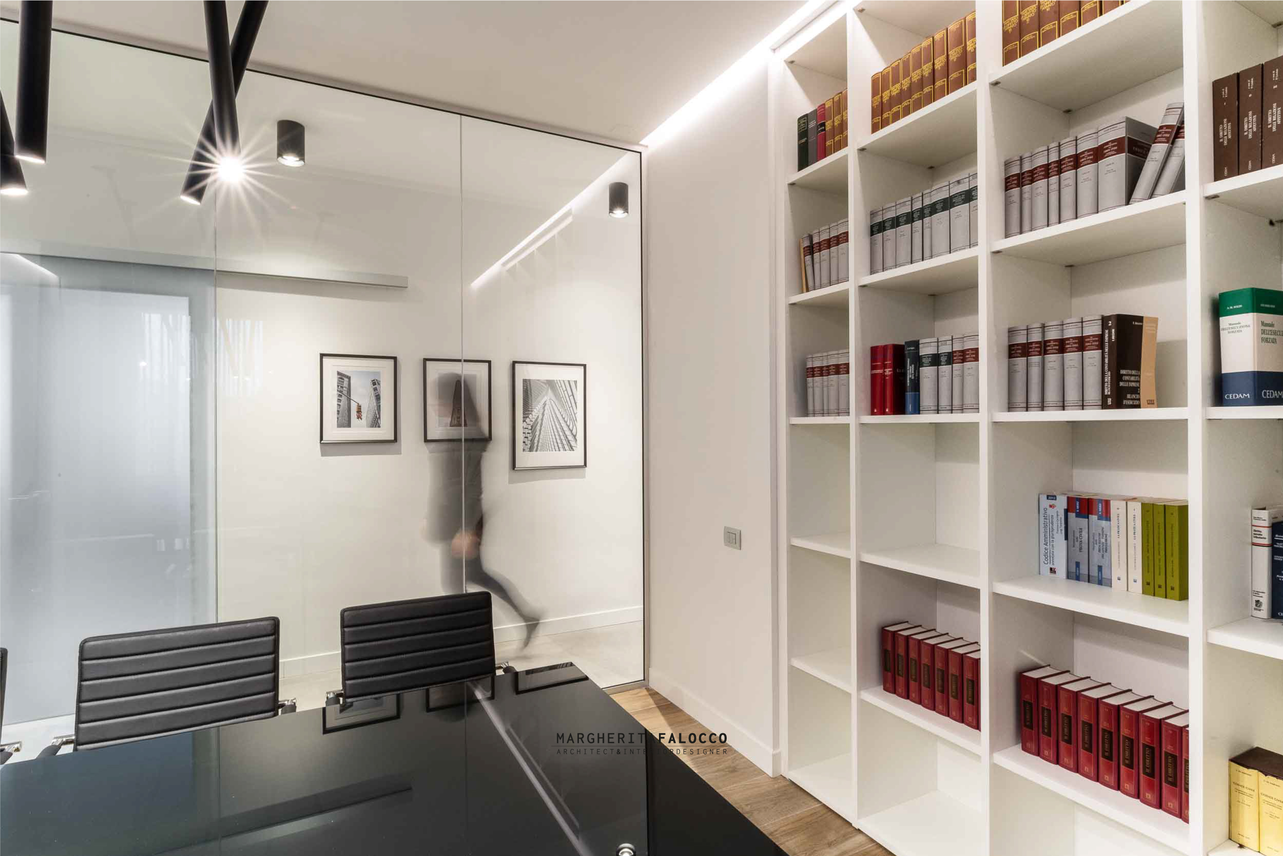 历史建筑中的现代法律工作室-5