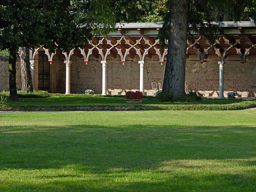 新旧融合的哥特式别墅设计-12