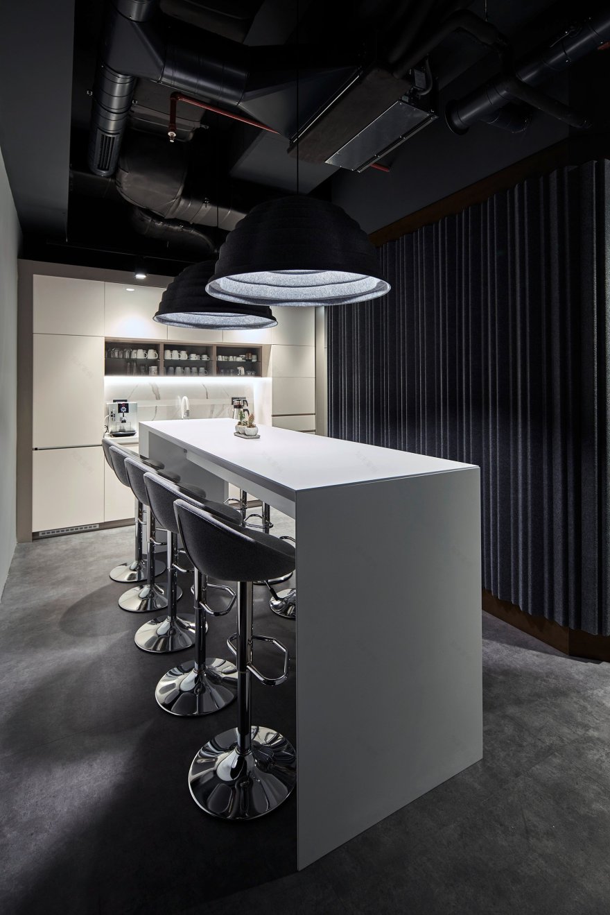 伊斯坦布尔 AT Kearney 办公室的灵动创意空间-11