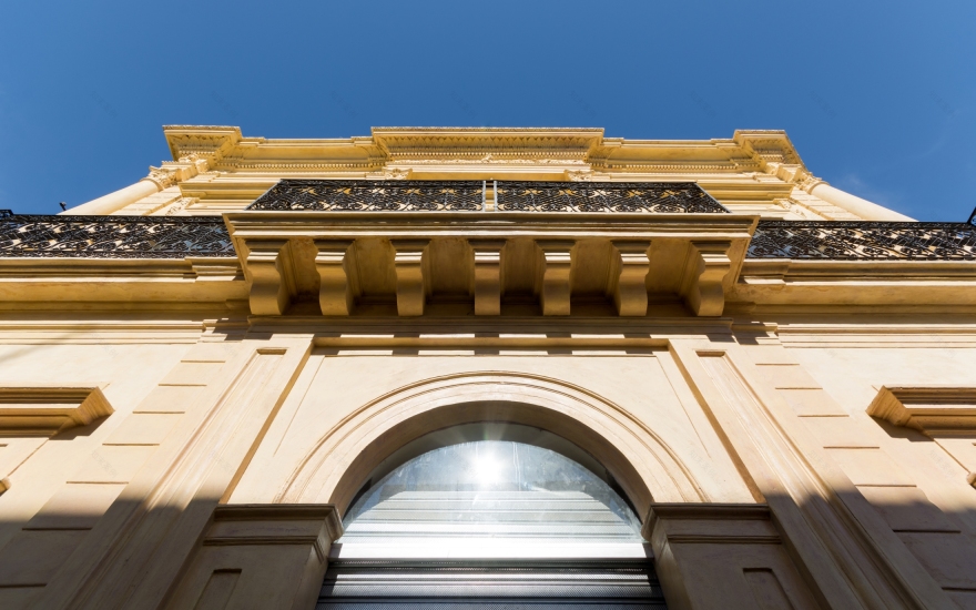 阿根廷百年别墅化身运动装备展示厅-10