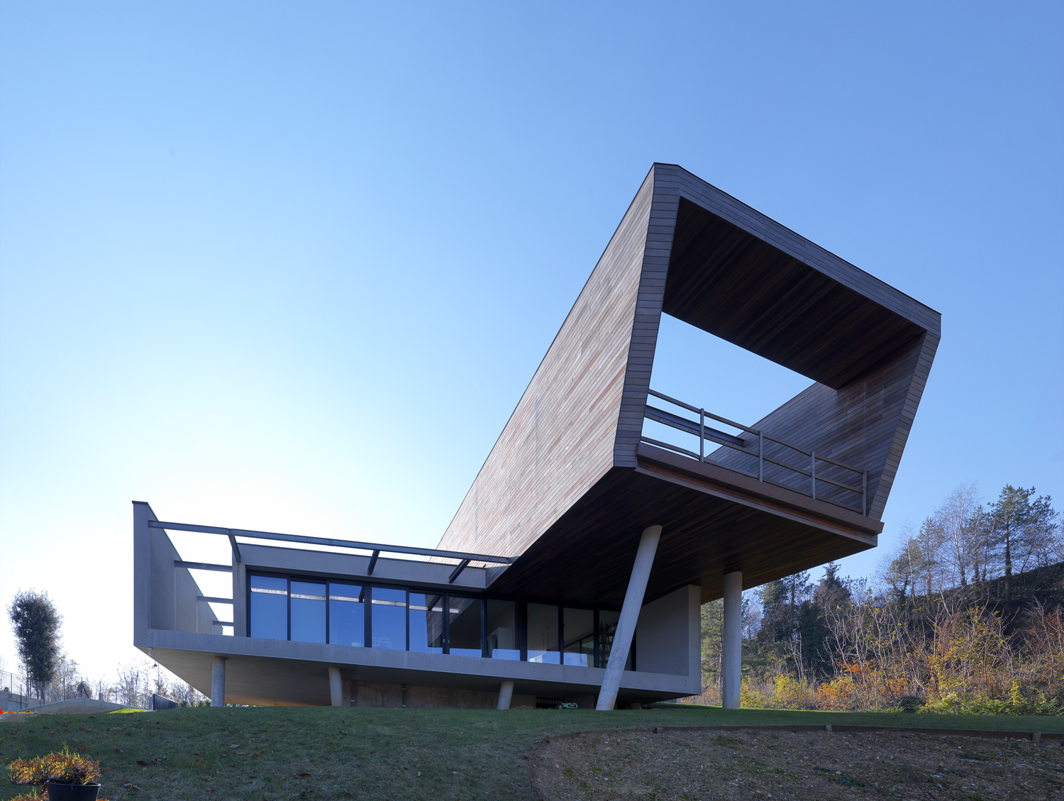 悬浮森林中的透明别墅-4