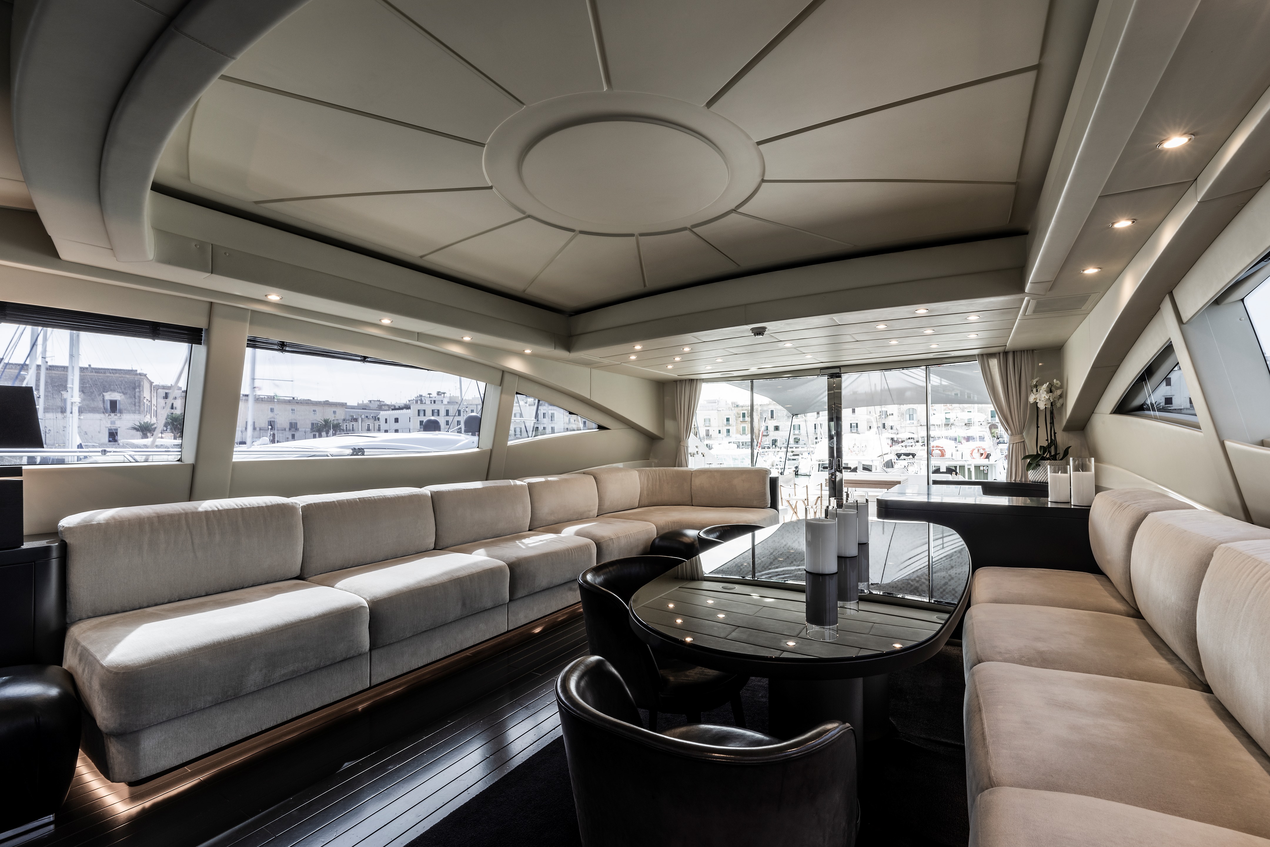 意式奢华游艇 Mangusta 92 现代翻新设计-4