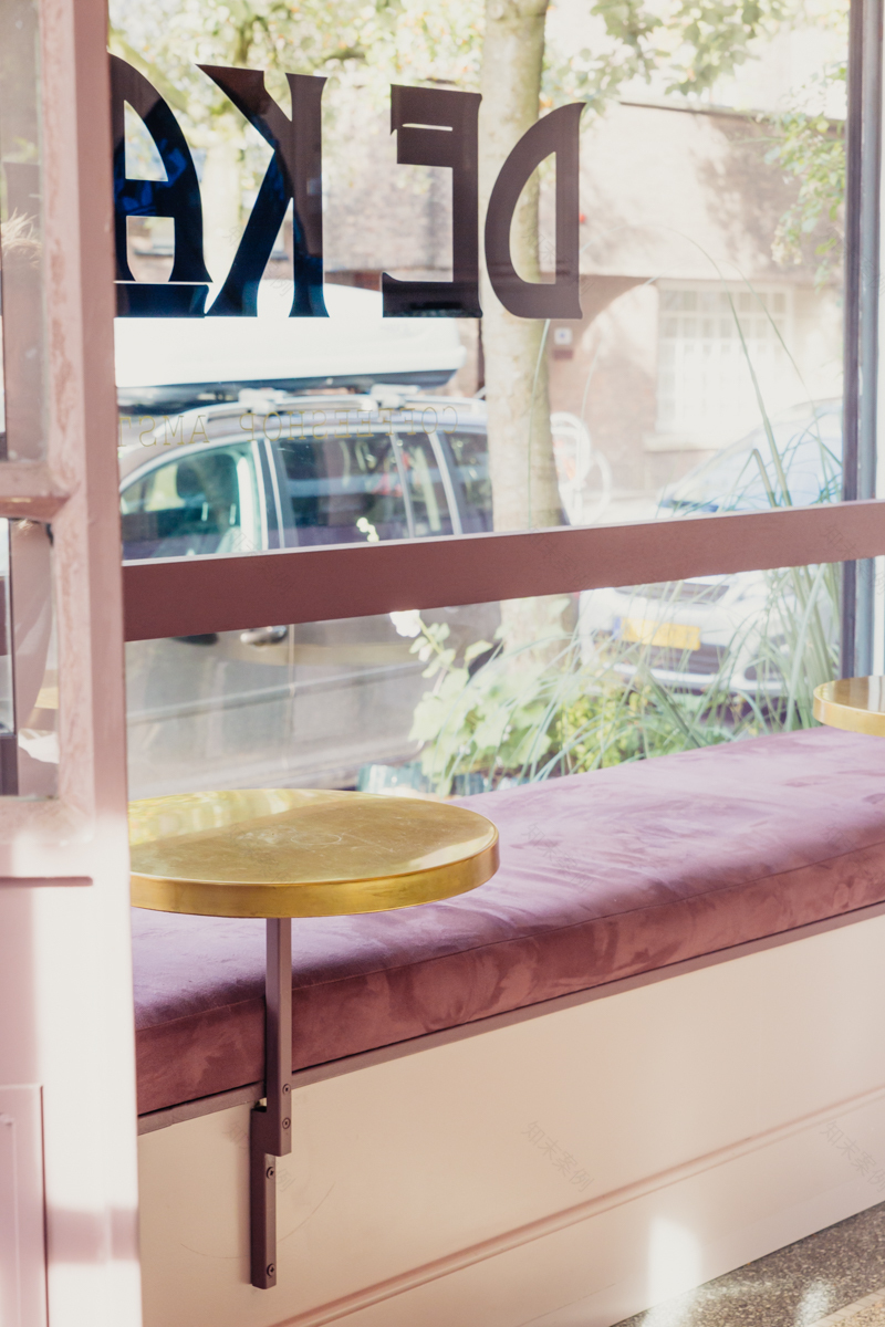 阿姆斯特丹高端大麻店,艺术装饰与现代风格完美融合-15