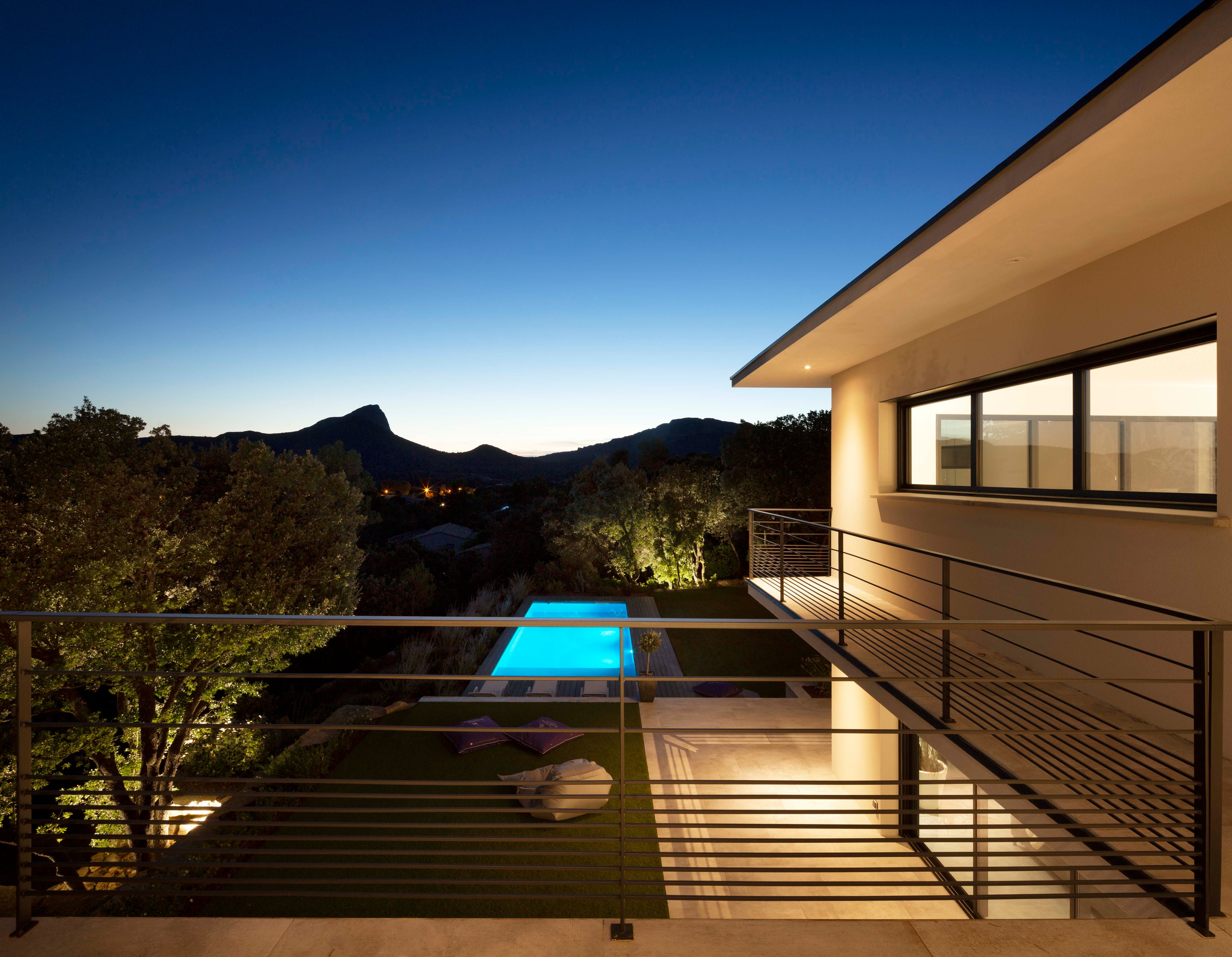 Saint Mathieu 别墅 | 山景与绿意共生,室内外生活和谐交融-8