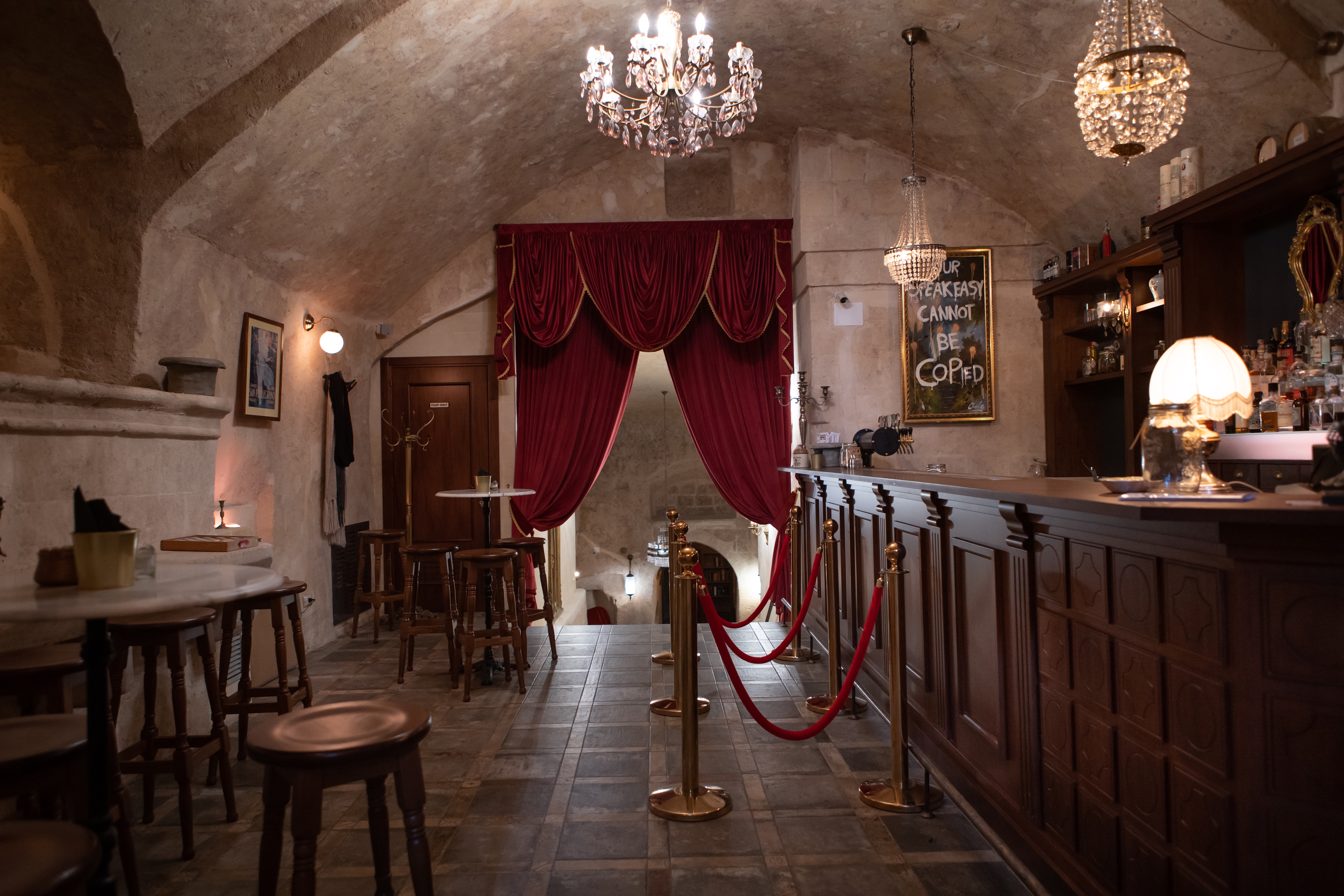 查理的密室酒馆-0