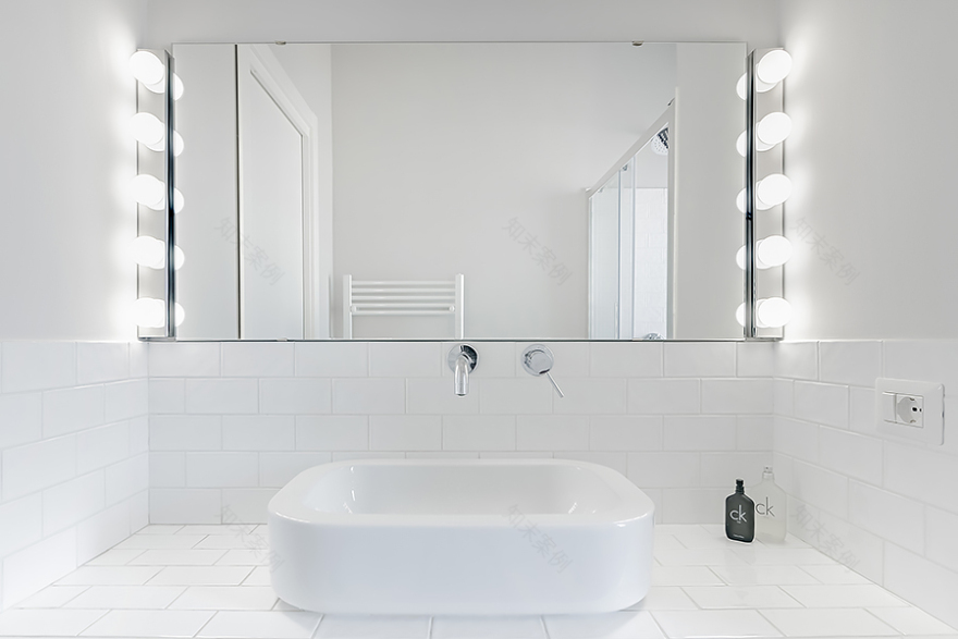 彩色木质漩涡,打造 50 平米别墅的极致空间利用-16