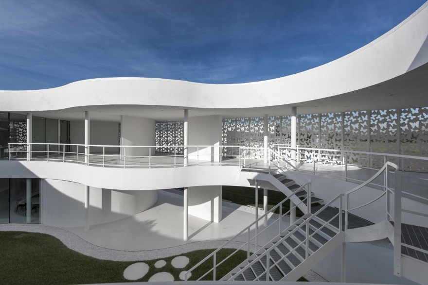 意式蝶舞·Omnicos 化妆品总部办公建筑-11