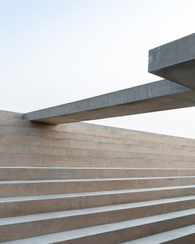 倒置金字塔 · 美国亚利桑那州的超现实景观建筑丨Atelier David Telerman