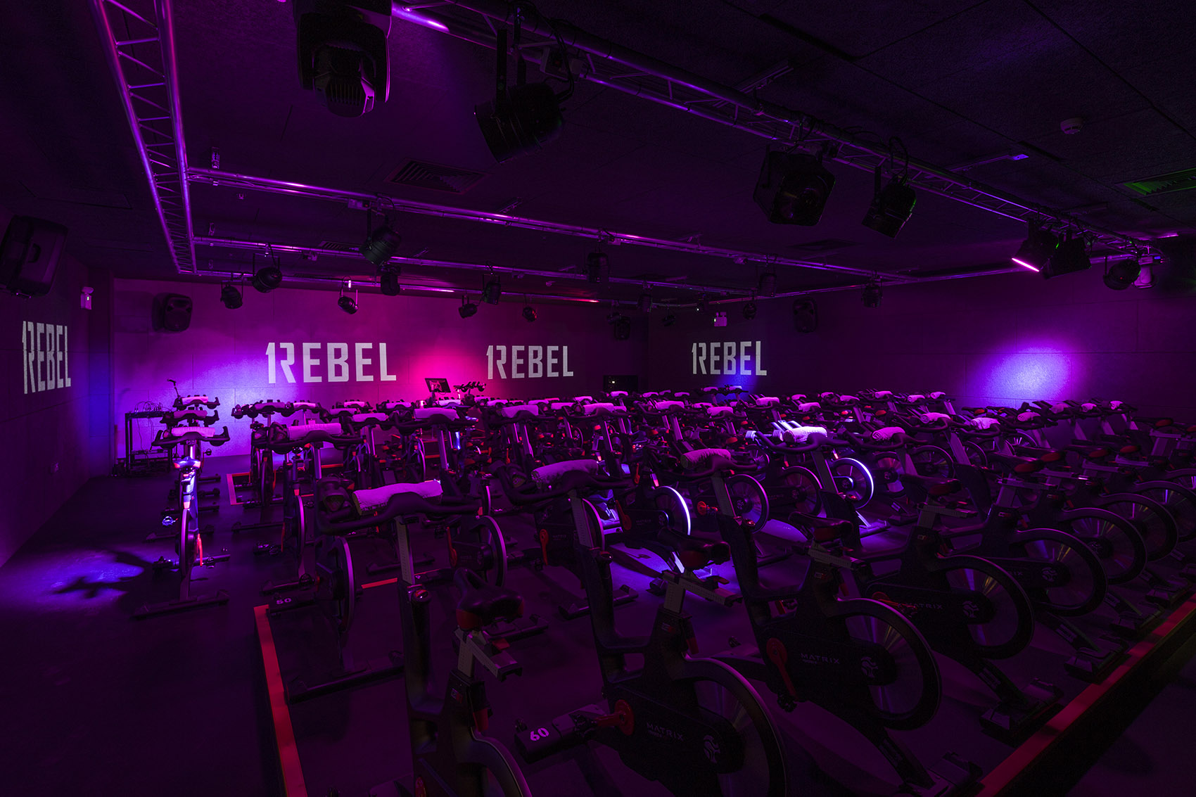 1Rebel健身房，伦敦/兼具戏剧魅力与奢华感的现代化工业空间-32